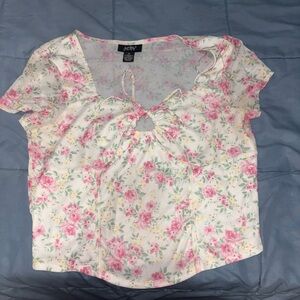 Chic Floral Crop Top in Pink and White